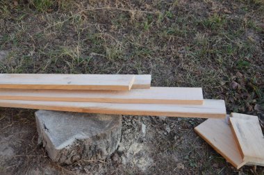 Uzun tahtalardan bir raf rafı yapmak