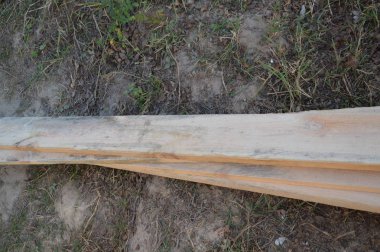 Uzun tahtalardan bir raf rafı yapmak