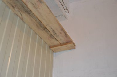 Uzun tahtalardan bir raf rafı yapmak