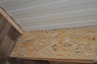 R 'nin içine eşik ve süpürgelik kurulumu