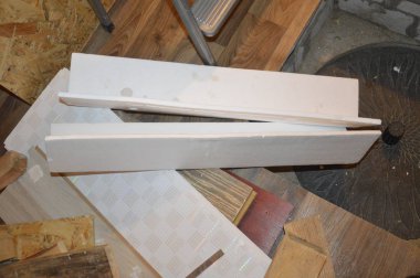 Ön kapı yalıtımı, kutuda köpük var.