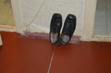 Sezon sonunda yıkandıktan sonra ayakkabılar kurur.