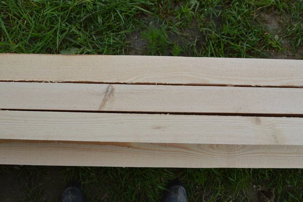 Holzbretter Und Kiefernstäbe Für Den Bau — Stockfoto