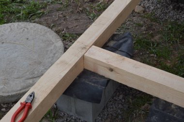 Keresteden yapılmış ahşap bir zemin.