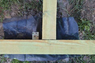 Keresteden yapılmış ahşap bir zemin.