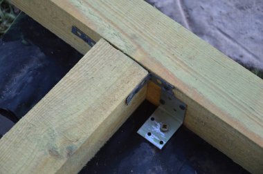 Keresteden yapılmış ahşap bir zemin.