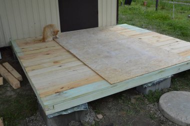 Keresteden yapılmış ahşap bir zemin.