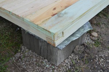 Keresteden yapılmış ahşap bir zemin.