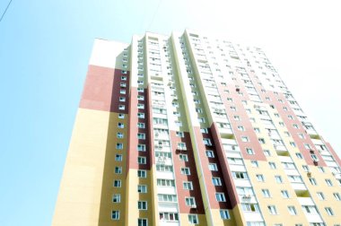 Mahallede yeni konut binaları ve çeyreğin altyapısı