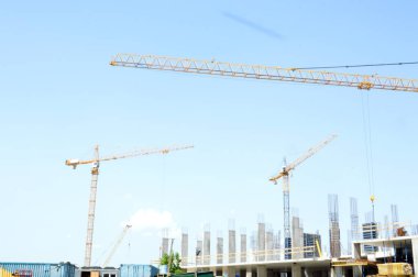 Mahallede yeni konut binaları ve çeyreğin altyapısı