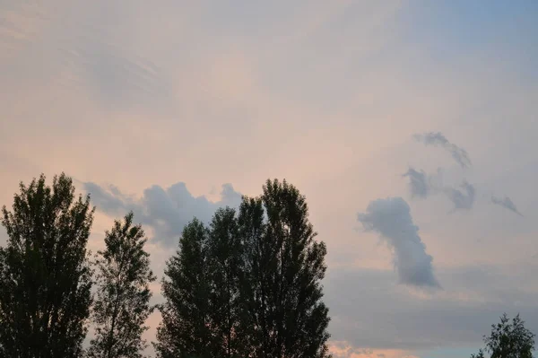 Wolken Bei Sonnenuntergang Vor Donner Und Regen — Stockfoto