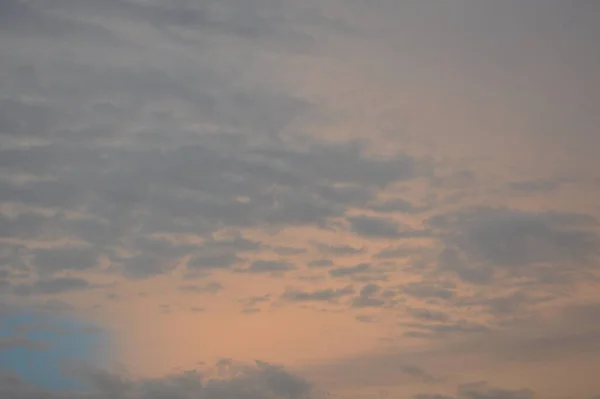 Gün Batımında Bulutlar Gök Gürültüsü Yağmur Öncesi — Stok fotoğraf