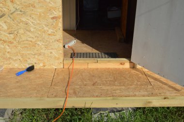 Evde ahşap yonga kaplama