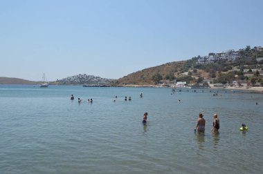 BODRUM, TURKISH - 05 Temmuz 2020: Deve Sahili Panoraması Ege Denizi