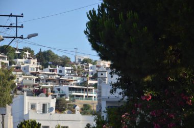 GUMBET, TURKISH - HAZİRAN 02, 2020: Bodrum şehrinin genel görünümü, sokaklardaki insanlar