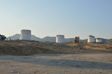 BODRUM, TURKISH - HAZİRAN 03, 2020: Yel değirmenleri dağda