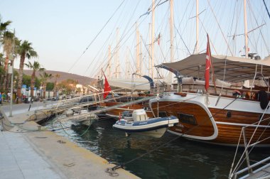 BODRUM, TURKISH - 02 Temmuz 2020 Yat limanına park edildi