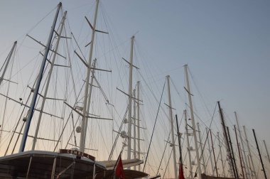 BODRUM, TURKISH - 02 Temmuz 2020 Yat limanına park edildi