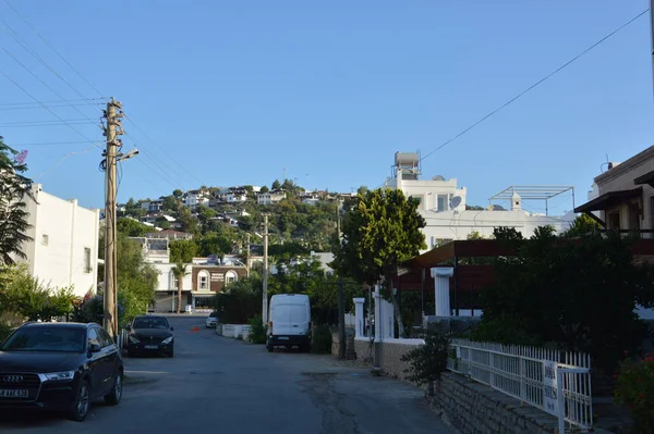 GUMBET, TURKISH - HAZİRAN 02, 2020: Bodrum şehrinin genel görünümü, sokaklardaki insanlar