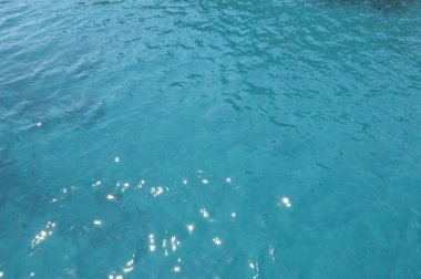 Ege 'de yeşil-mavi deniz suyu dokusu