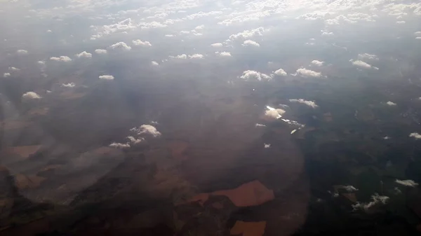 Panorama Nubes Tierra Desde Avión —  Fotos de Stock
