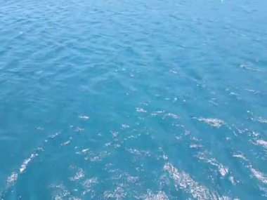 Ege Denizi 'ndeki yeşil-mavi deniz suyunun dokusu