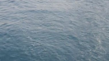 Ege Denizi 'ndeki yeşil-mavi deniz suyunun dokusu