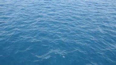 Ege Denizi 'ndeki yeşil-mavi deniz suyunun dokusu