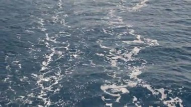 Ege Denizi 'ndeki yeşil-mavi deniz suyunun dokusu