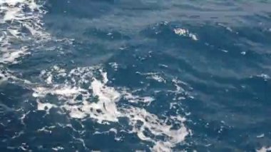 Ege Denizi 'ndeki yeşil-mavi deniz suyunun dokusu