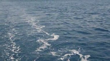 Ege Denizi 'ndeki yeşil-mavi deniz suyunun dokusu