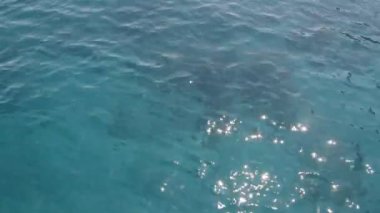 Ege Denizi 'ndeki yeşil-mavi deniz suyunun dokusu