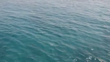 Ege Denizi 'ndeki yeşil-mavi deniz suyunun dokusu