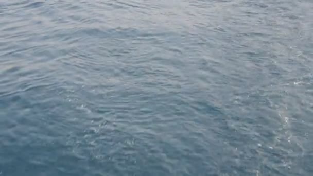 Texture de l'eau de mer vert-bleu dans la mer Égée