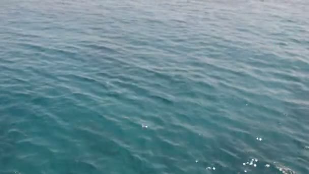 Texture de l'eau de mer vert-bleu dans la mer Égée