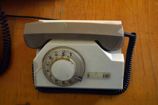 Stare Pokrętło Telefonach — Zdjęcie stockowe