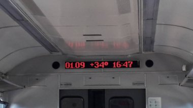 Trenin hava ve zaman göstergesi