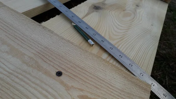 Kerestelerden kendi ellerinle bir tablo oluşturma süreci.