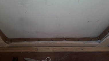 Yalıtım için deri ve deri kaplama döşeme.