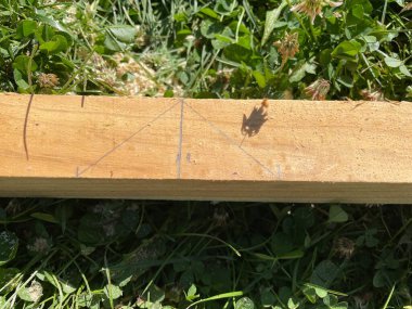 Ahşap kereste yığını inşa ve marangozluk için hazır..