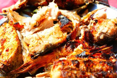 Izgara balık lar tehlikede. Duman kokusu