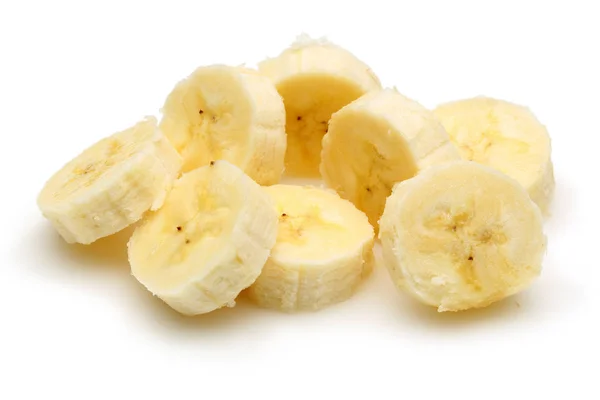 Oloupané Nakrájené Banány Izolovaných Bílém Pozadí Studio Záběr — Stock fotografie