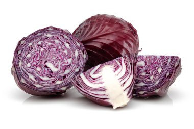 Beyaz arka planda izole edilmiş taze kırmızı lahana 