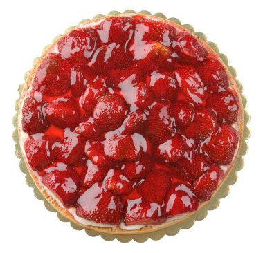 Çilekli tart beyaz arkaplanda izole edildi