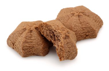 Beyaz arka plan üzerinde izole kakao tanımlama bilgileri. Makro, stüdyo vurdu