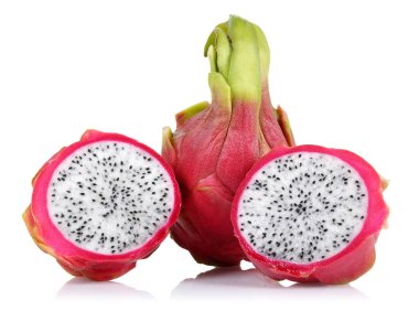 Yarım ve tam dragon meyve beyaz arka plan üzerinde izole