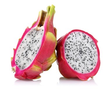 Beyaz arka plan üzerinde izole yarım dragon meyve