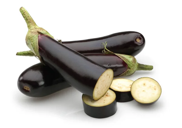 Aubergine Eller Aubergine Grönsaks Och Skivor Vit Bakgrund — Stockfoto