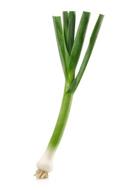 Taze yeşil sarımsak beyaz arka plan üzerinde izole