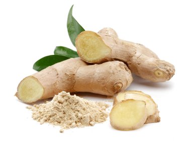 Beyaz arka plan üzerinde izole yaprakları ile kök ve toz zencefil